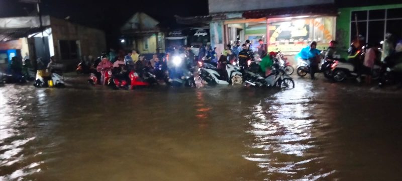 Akibat Curah Hujan Deras dan Cukup Lama Jalanan di Jengjing Lumpuh Total 2 Akibat Curah Hujan Deras dan Cukup Lama Jalanan di Jengjing Lumpuh Total | Pristiwa News | Pristiwa.com