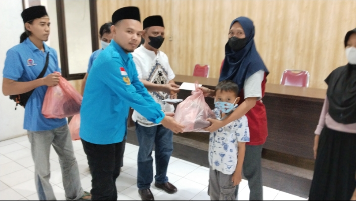 Jum'at Berkah: Lembaga Pemberdayaan Masyarakat (LPM) Desa Sumurbandung Berikan Santunan Yatim dan Dhuafa 2 Jum'at Berkah: Lembaga Pemberdayaan Masyarakat (LPM) Desa Sumurbandung Berikan Santunan Yatim dan Dhuafa | Pristiwa News | Pristiwa.com