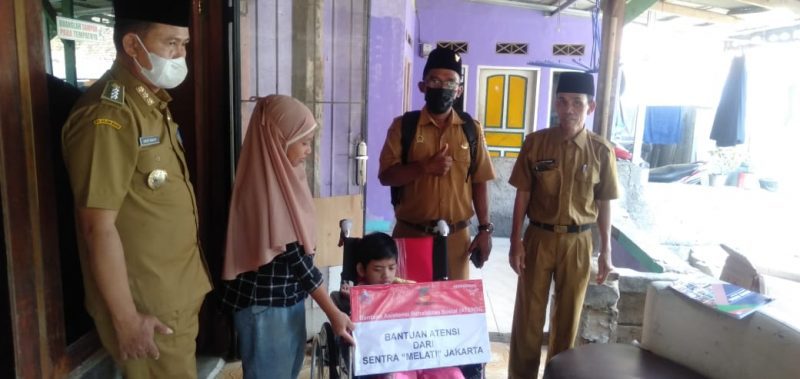 Camat Cisoka Berikan Bantuan 3 Kursi Roda Untuk Anak yang Mengalami Kelumpuhan 2 Camat Cisoka Berikan Bantuan 3 Kursi Roda Untuk Anak yang Mengalami Kelumpuhan | Pristiwa News | Pristiwa.com